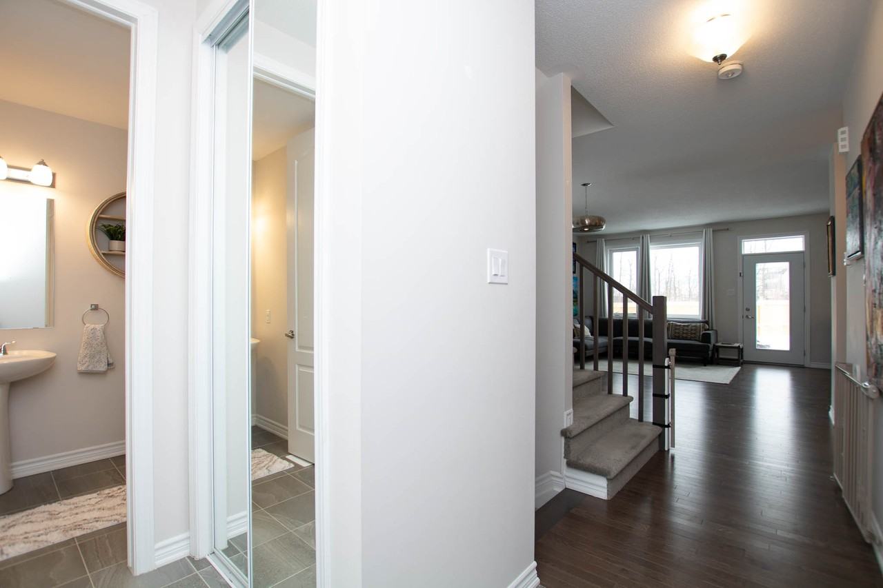 625 Crevier Cours - Photo 4 of 43