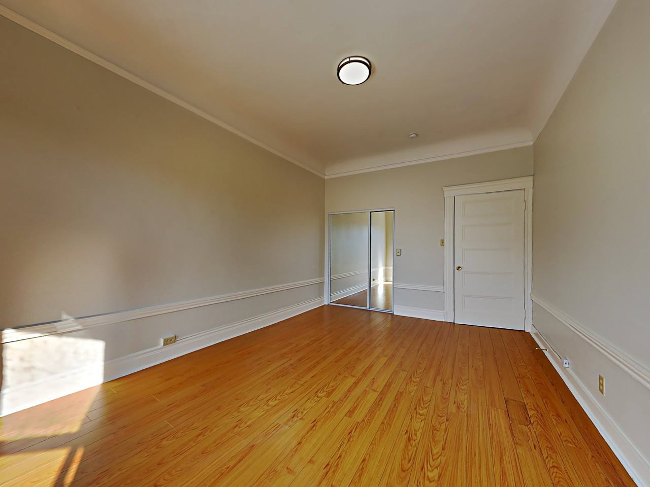 410 Pierce St - Photo 4 of 6