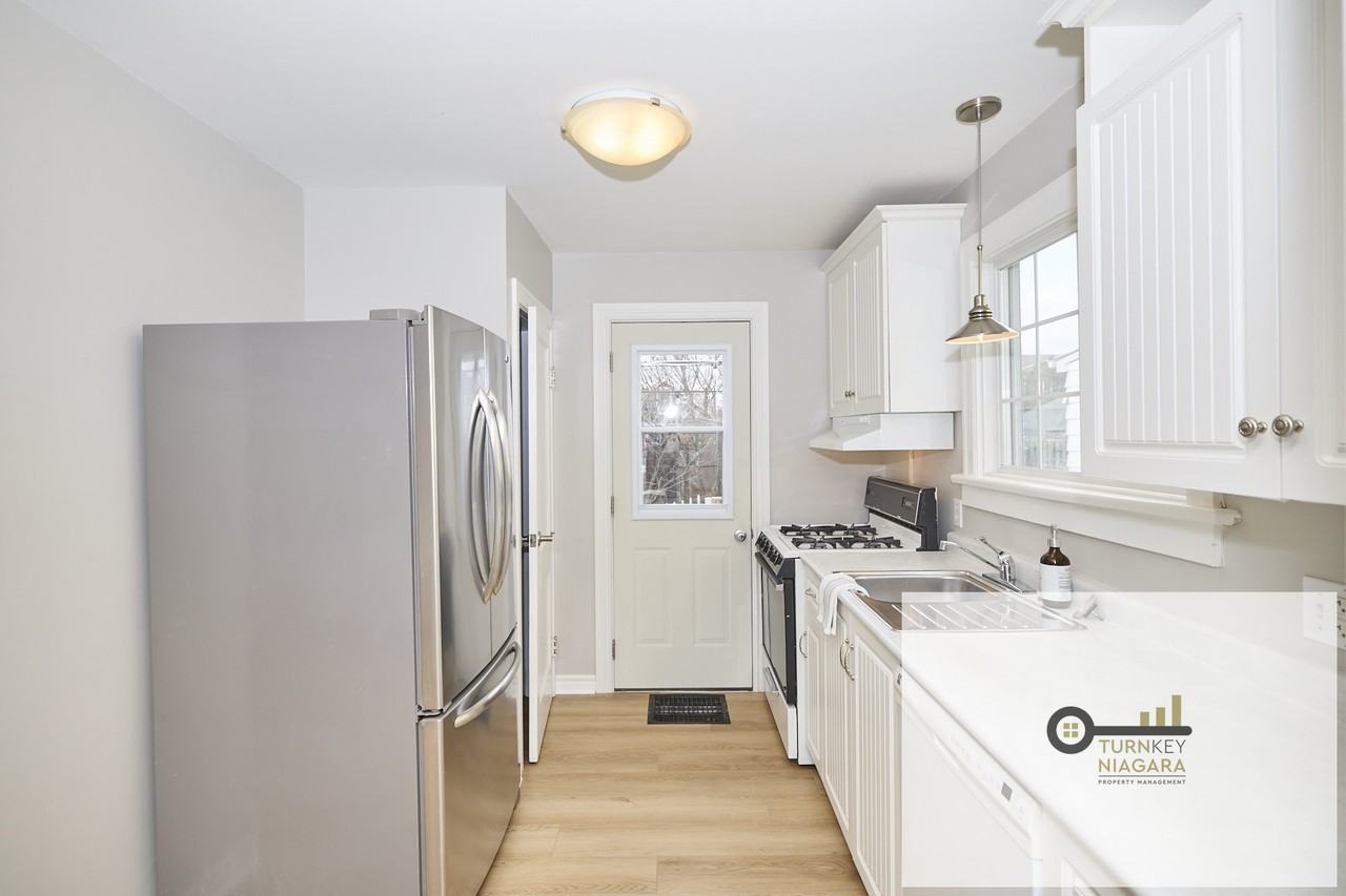 97 Wallace Avenue South - Photo 5 of 9