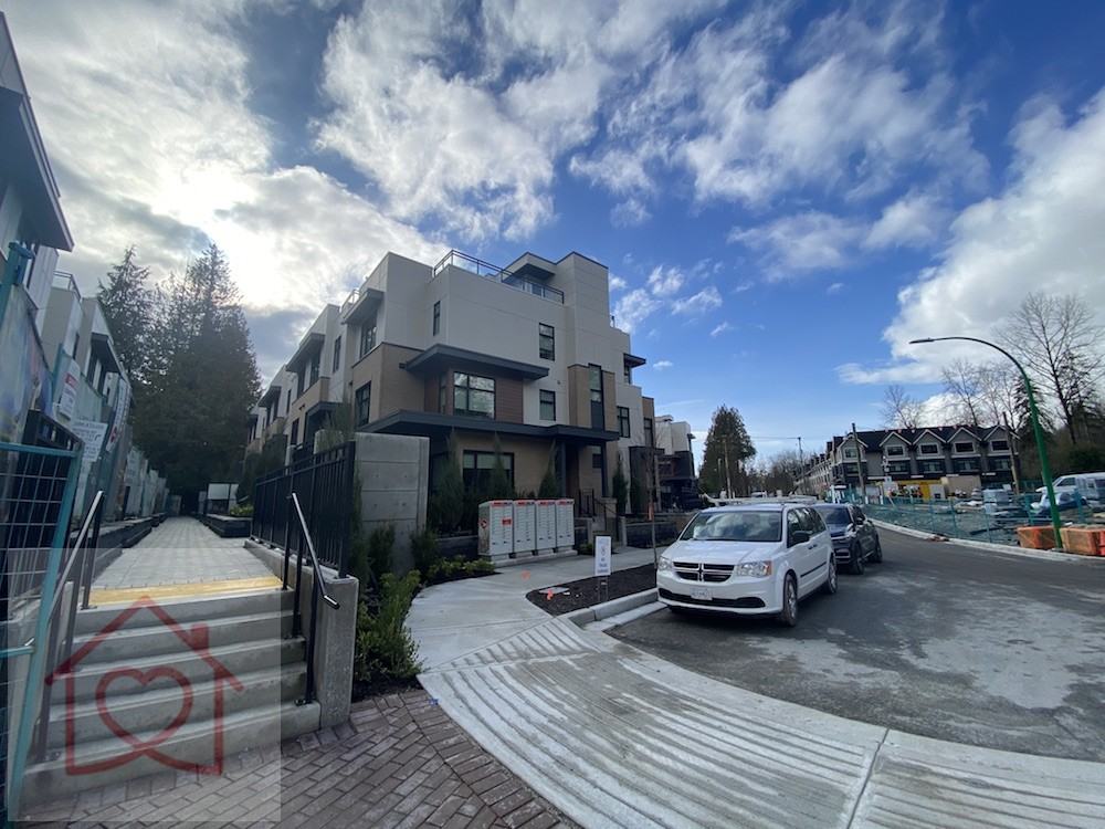 2035 Glenaire Dr, North Vancouver, BC V7P 1Y3, CAN 4 unit Rentals