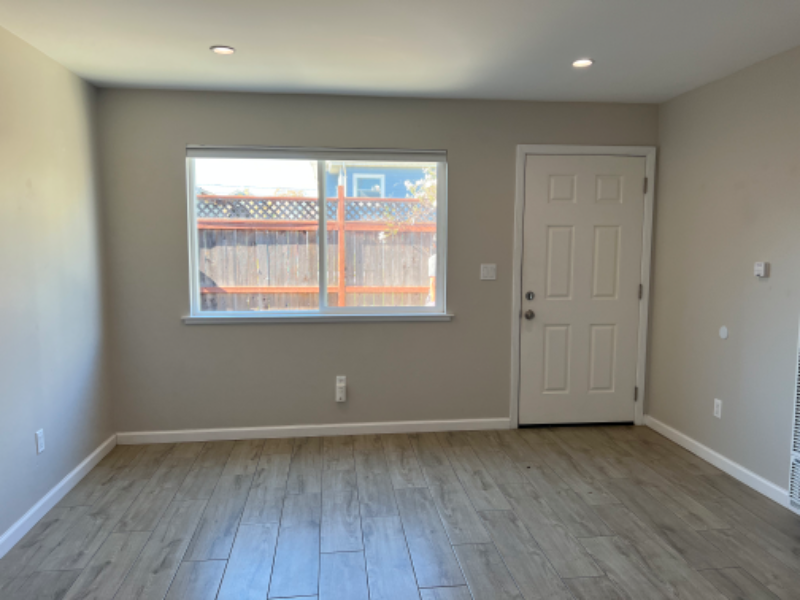 2314 10th St #D - Photo 4 of 17