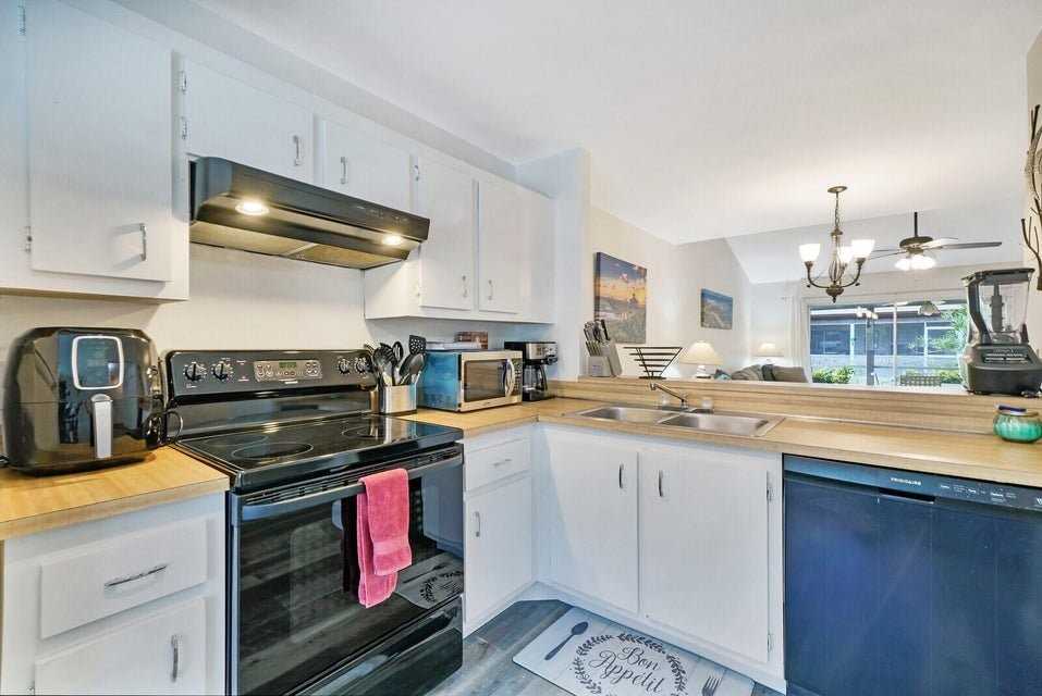 113 Pinewood Ct - Photo 3 of 5