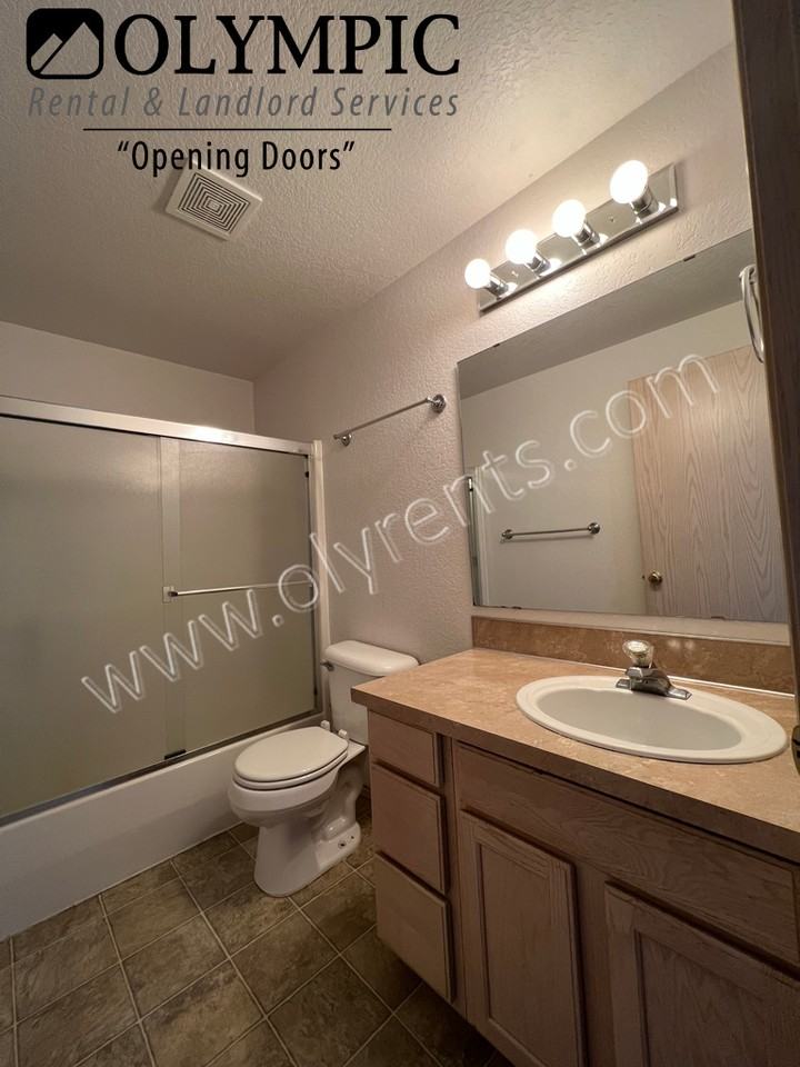 15317 Berry Valley Dr Se - Photo 2 of 4