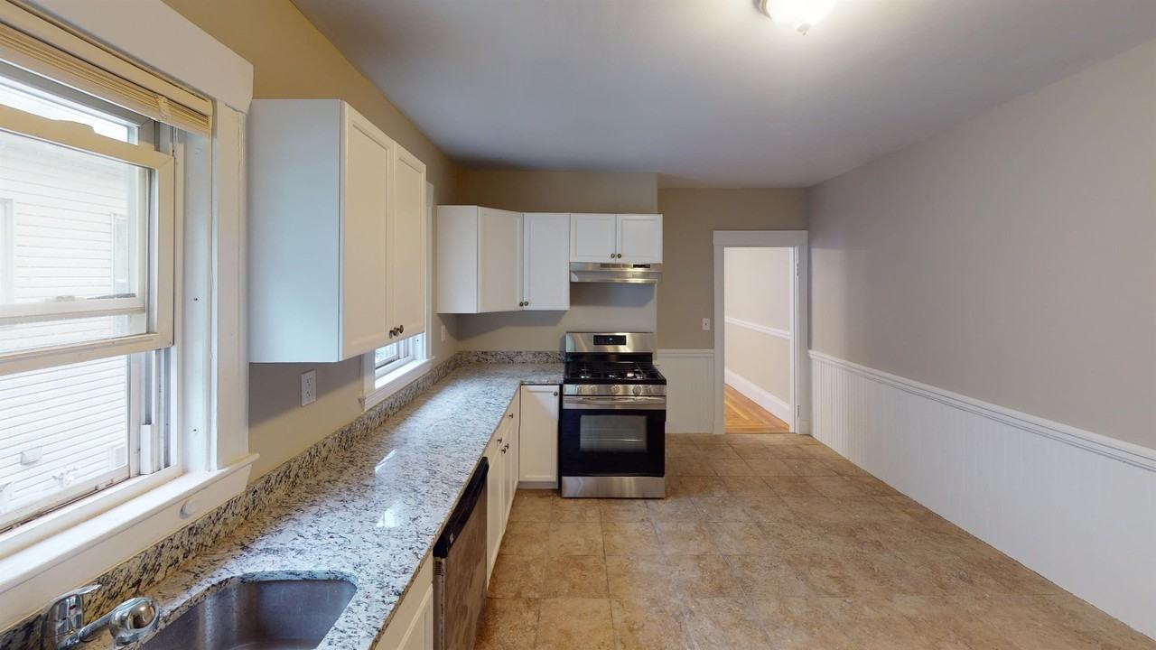 21 Pennsylvania Ave #23 - Photo 2 of 10