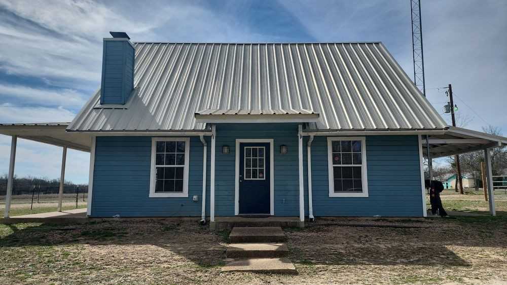 3349 E Old Axtell Rd - Photo 2 of 9