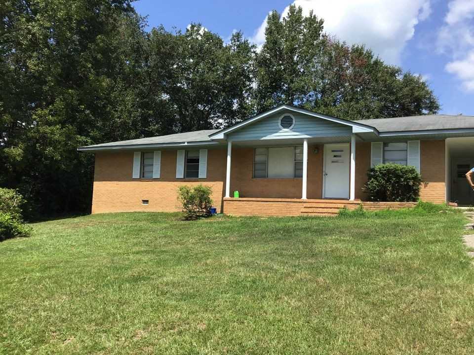 10 Hampton Dr #1 - Photo 2 of 11