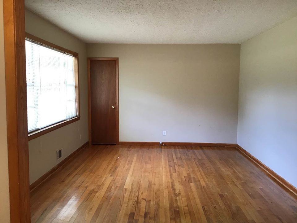 10 Hampton Dr #1 - Photo 3 of 11