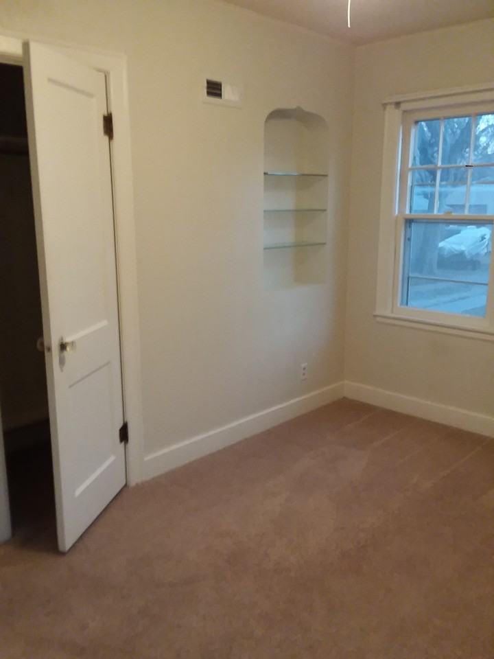 225 W 1st St #1 - Photo 6 of 20