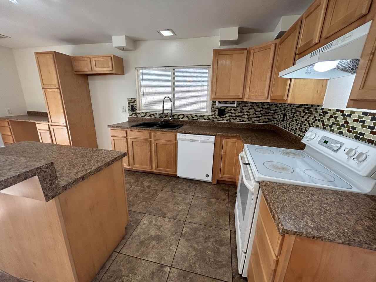 6842 South 42nd Place - Photo 2 of 5