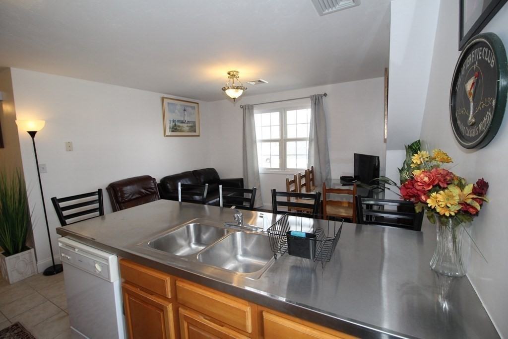 147 North St ##B - Photo 2 of 14