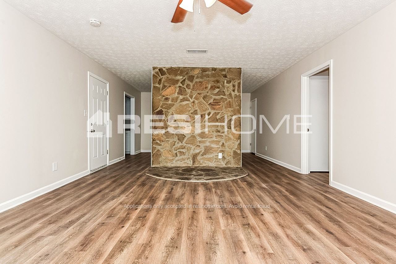 245 Helen Ln - Photo 3 of 18
