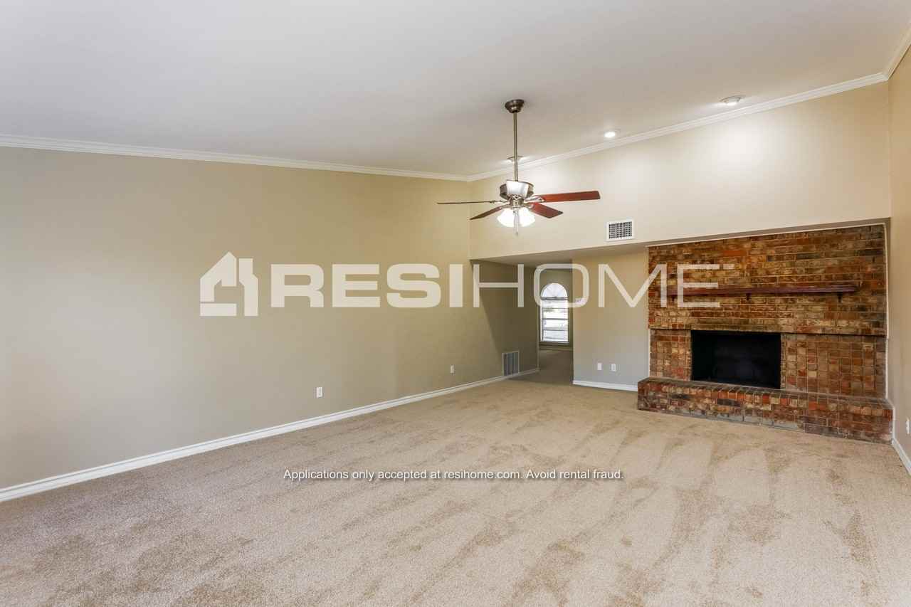 2917 Rolling Hills Dr - Photo 3 of 18