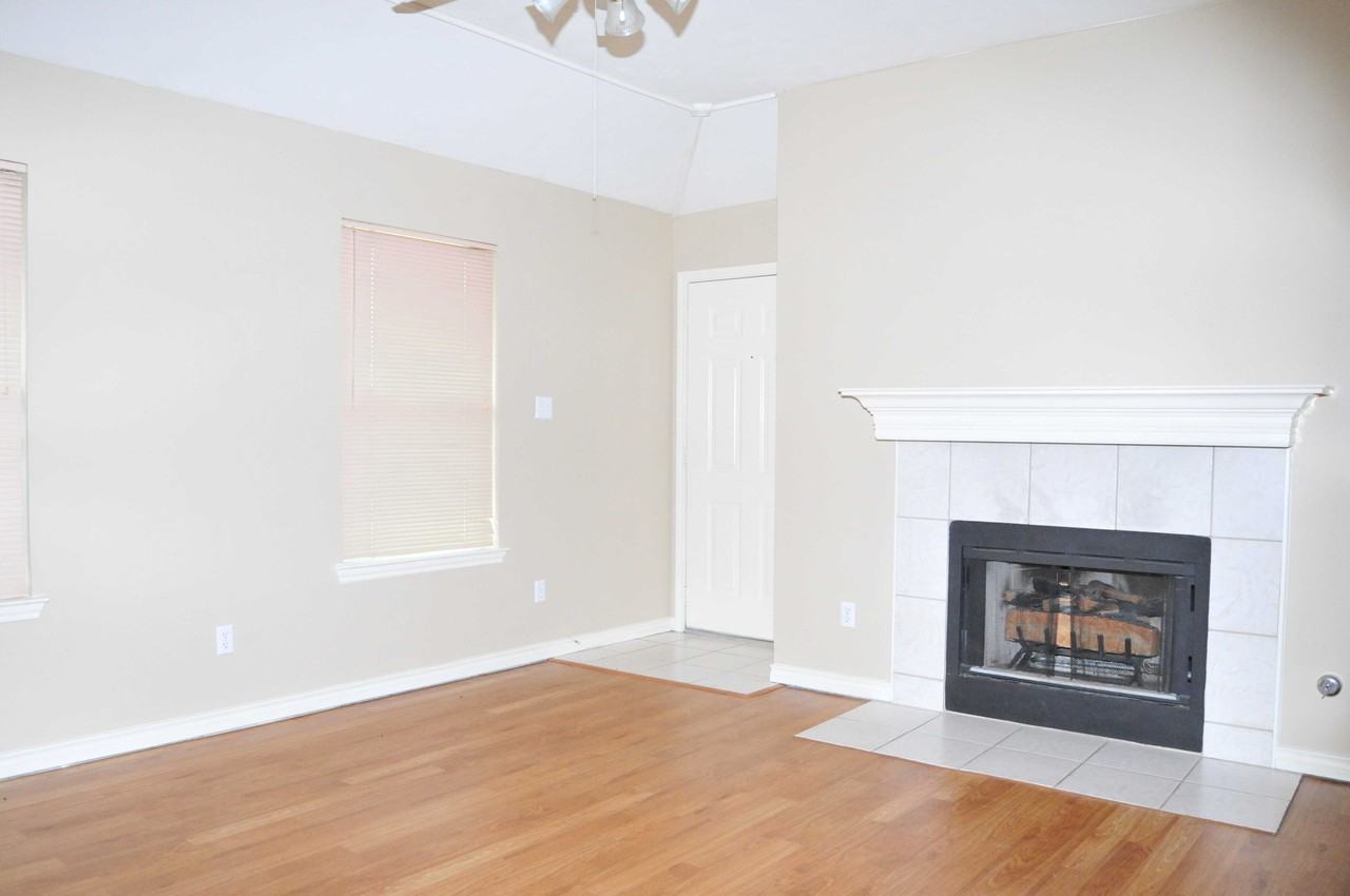 2417 Carnation Ct - Photo 2 of 9