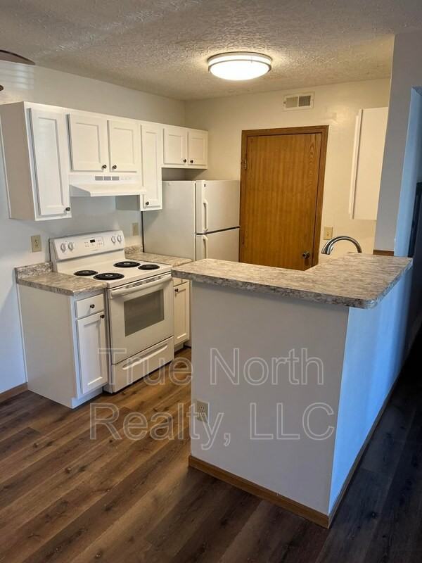 4909 Emerald Lakes Blvd - Photo 2 of 7
