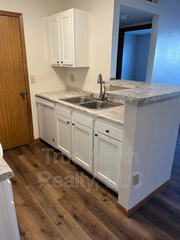 4909 Emerald Lakes Blvd - Photo 3 of 7