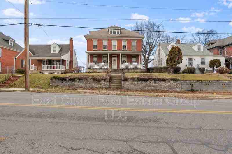 743 Summit Ave - Photo 2 of 25