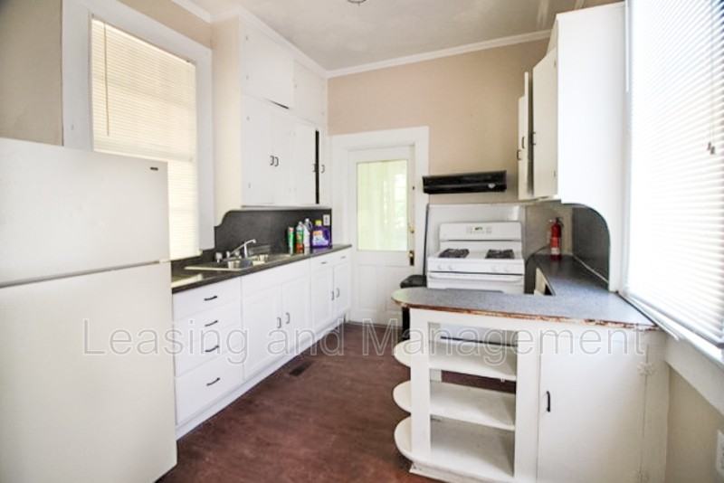 294 Sumter St - Photo 7 of 20