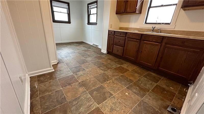 216 Warren Ave - Photo 3 of 14