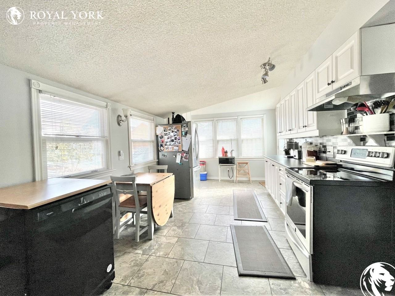 7 Young St - Photo 3 of 34