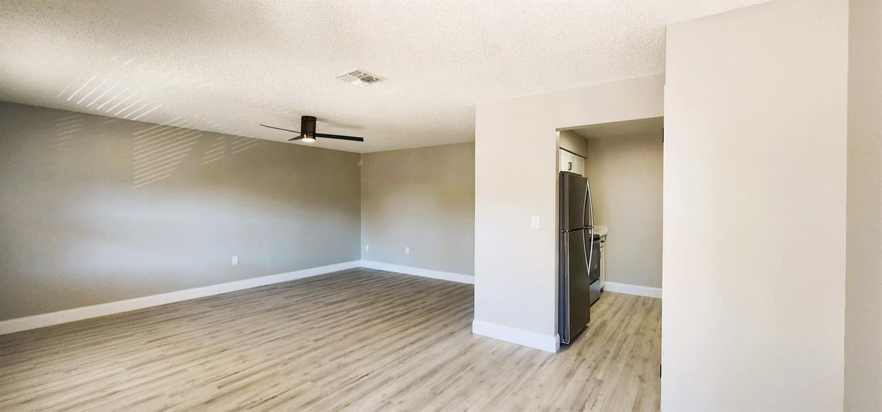 921 E Parker St #8 - Photo 2 of 7