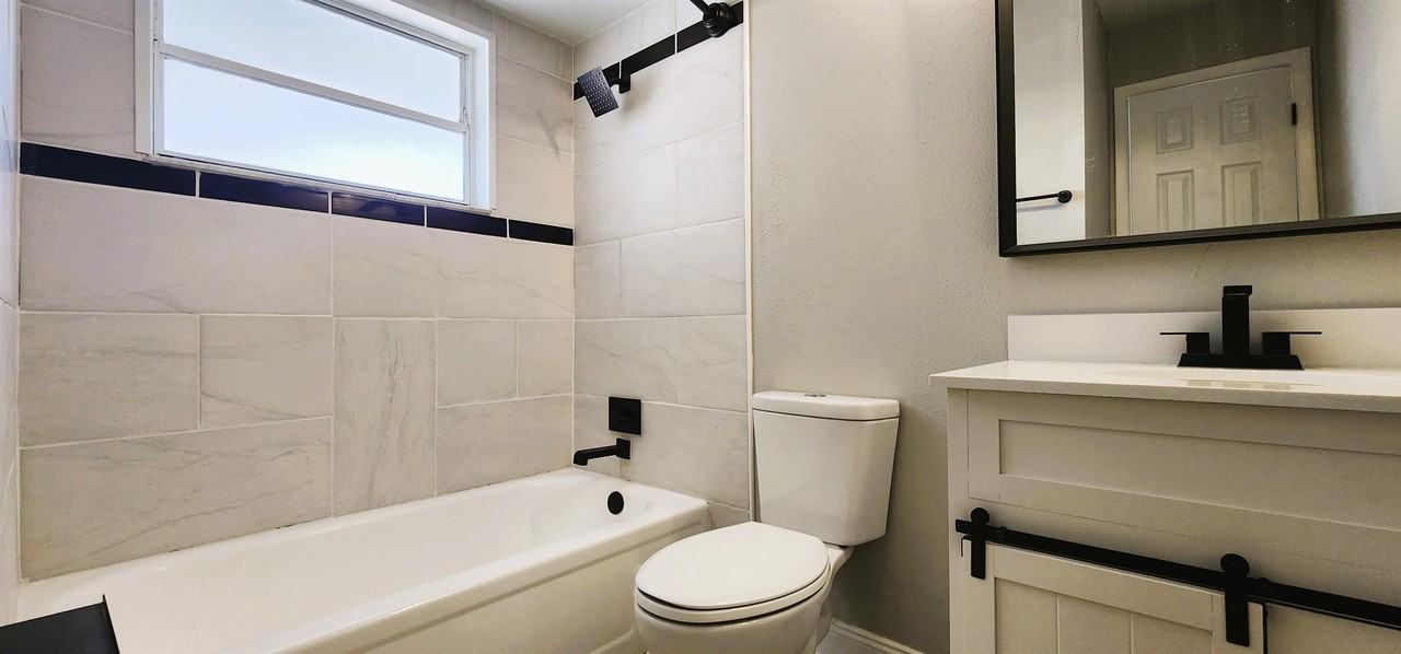 921 E Parker St #8 - Photo 6 of 7