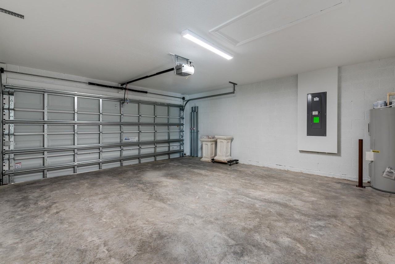 2372 Se Maslan Ave - Photo 2 of 20