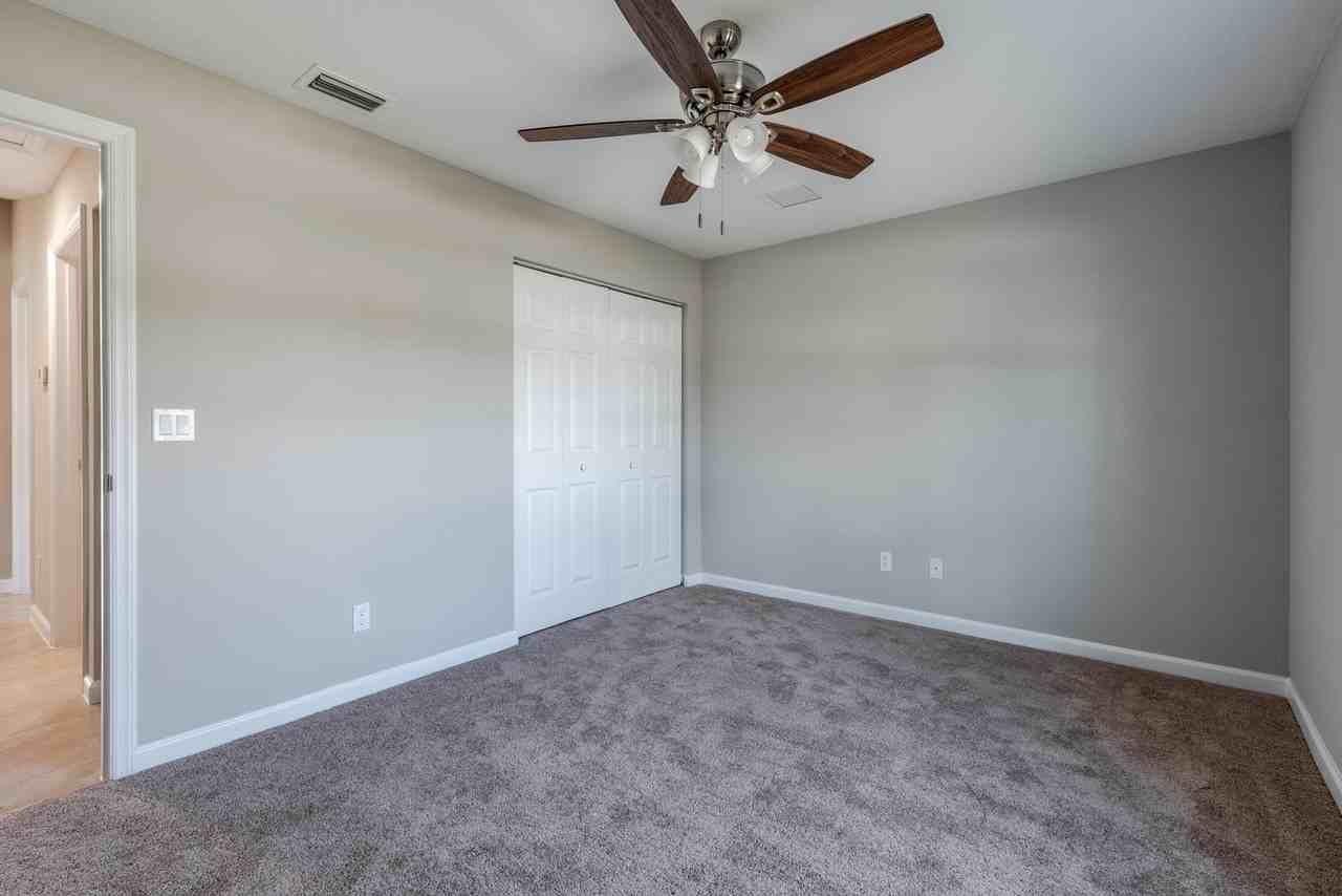 2372 Se Maslan Ave - Photo 3 of 20