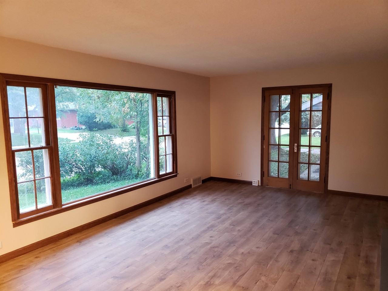 1251 7th Ave Se #1 - Photo 3 of 17