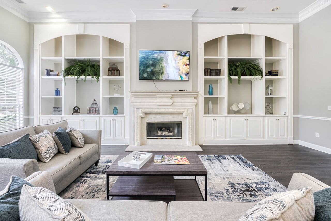 Alexander Crossing - Photo 2 of 16