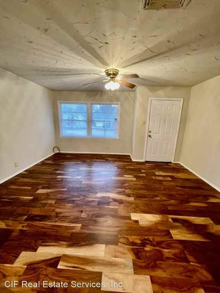 2601 S 26th St - Photo 3 of 12