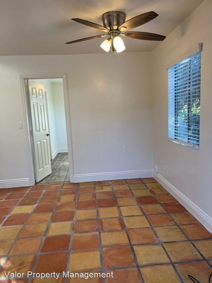 1019 E Avenue - Photo 2 of 7