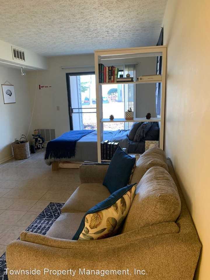 1402 University City Blvd Apt B - Photo 2 of 10