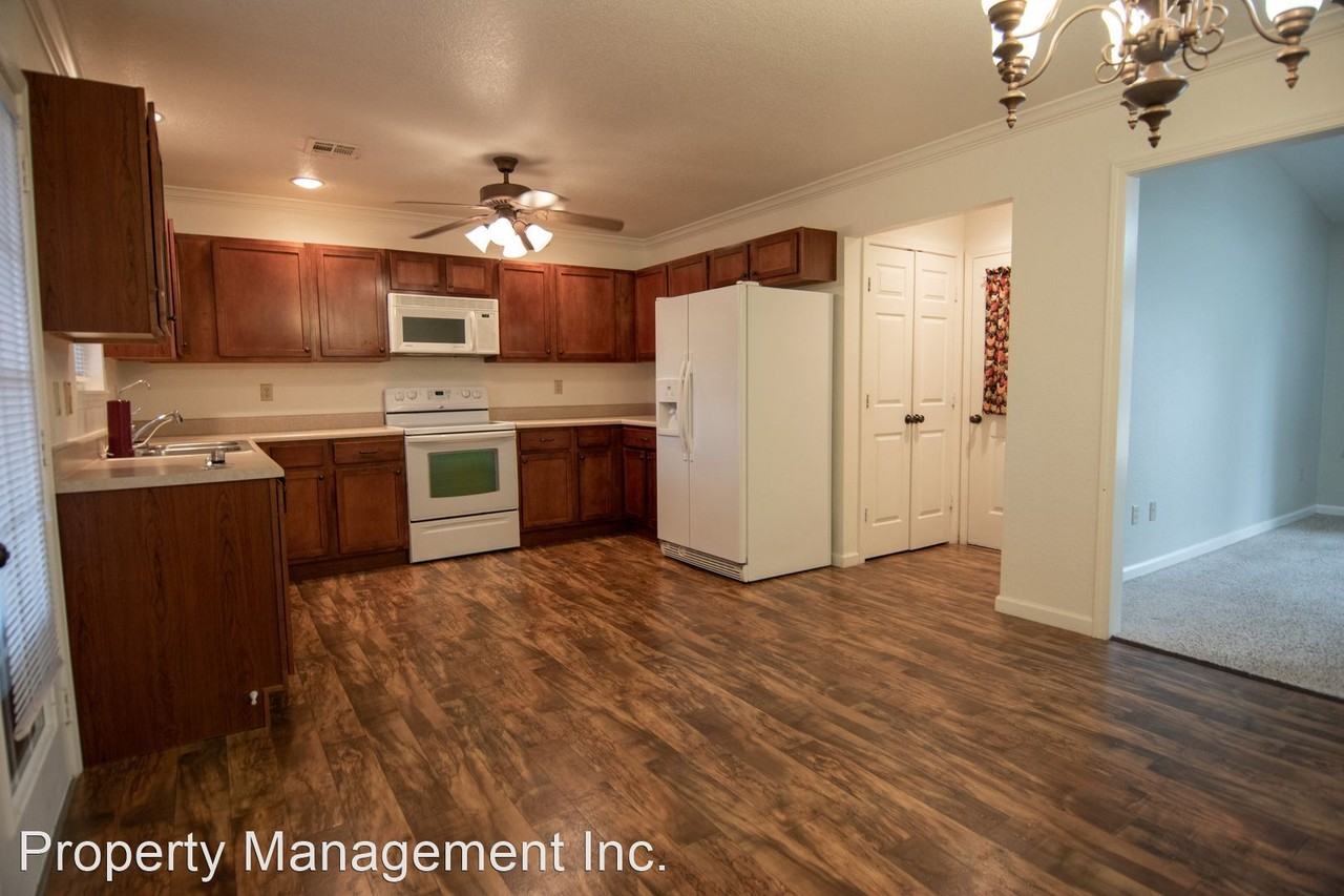 110 E 8th St - Photo 2 of 30