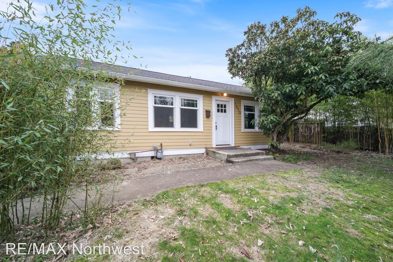 1010 Pine Ave Ne - Photo 2 of 25