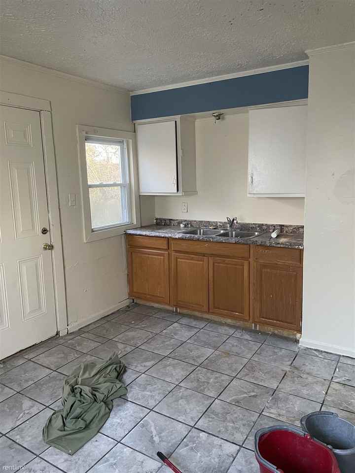 1370 Kingsley Ave - Photo 2 of 8