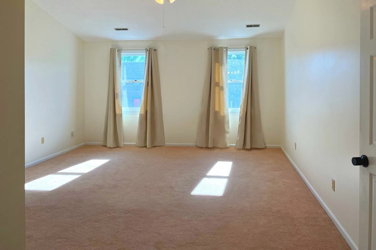 29 Sarfan Dr - Photo 3 of 23