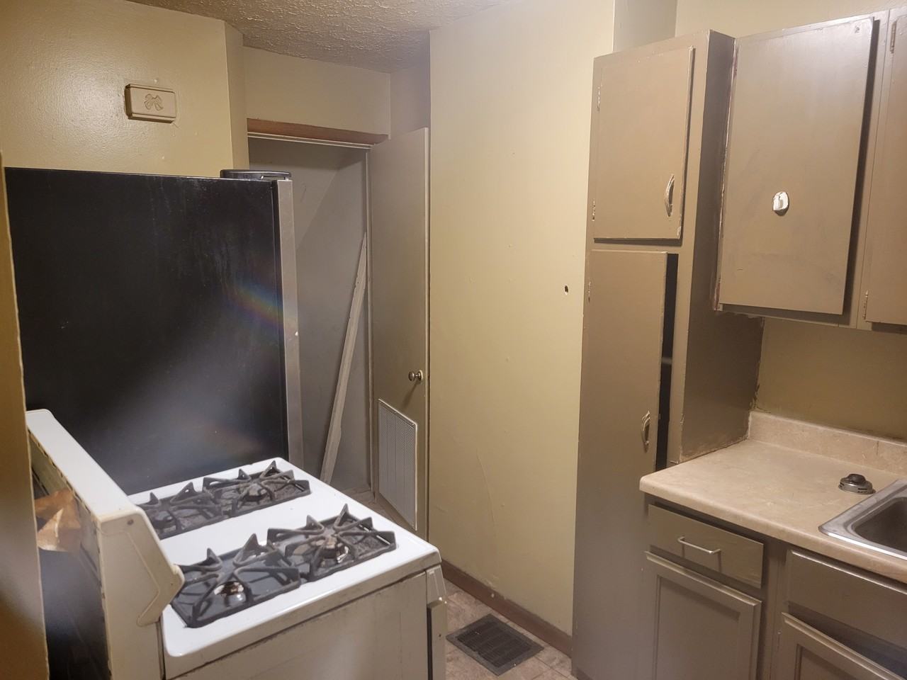 1358 E 25th Ave #1358 - Photo 6 of 8