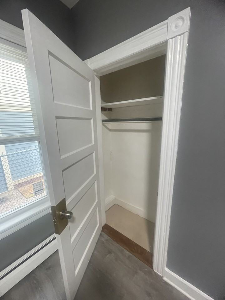 165 Camp St #1stFL - Photo 3 of 24