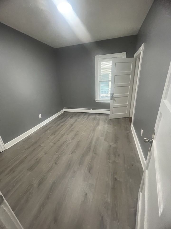 165 Camp St #1stFL - Photo 5 of 24