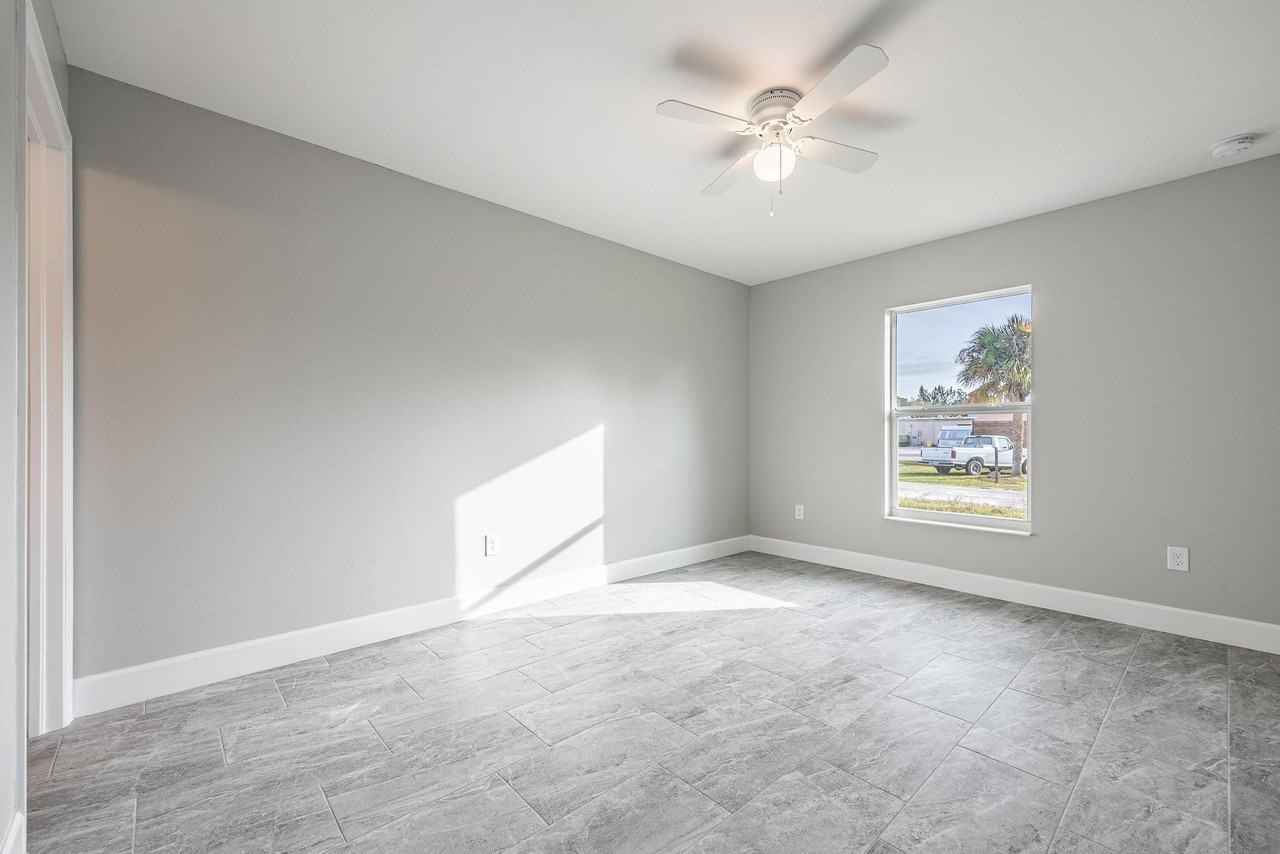 184 Broward Ave #184UNIT1 - Photo 4 of 34