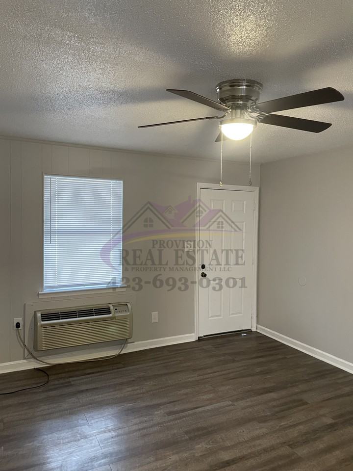 755 20th St Se - Photo 3 of 11