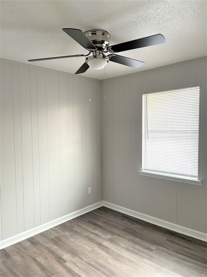 755 20th St Se - Photo 7 of 11