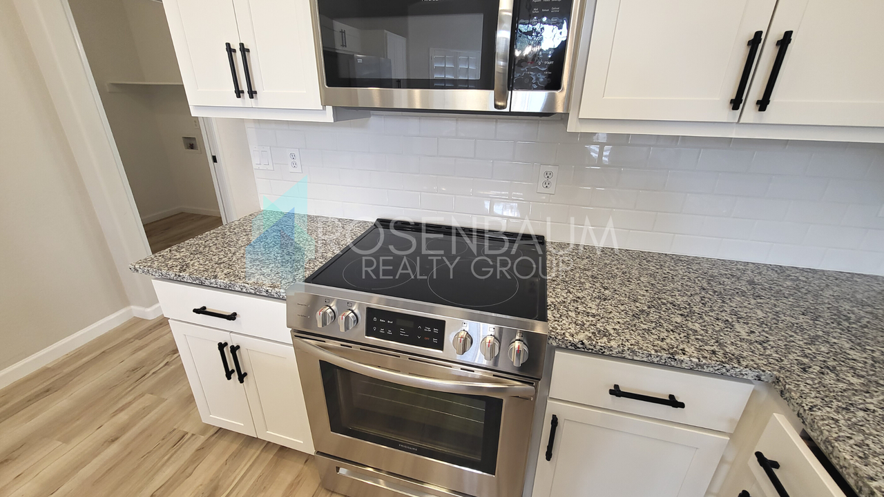 3812 N Lomond Cir - Photo 2 of 36