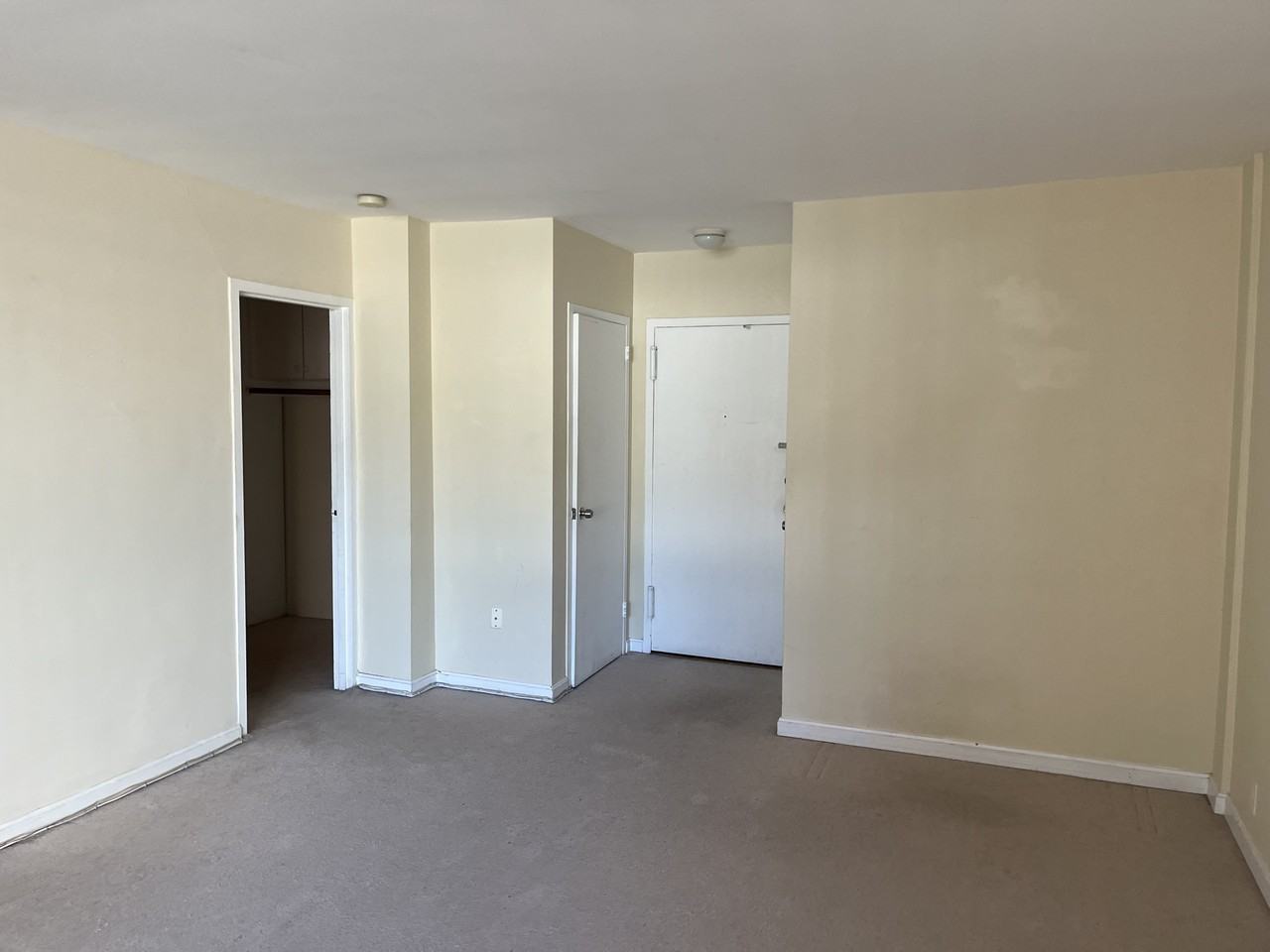 1121 Arlington Blvd #625 - Photo 4 of 11