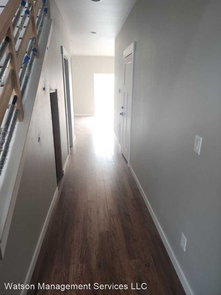 558 Harrison St - Photo 2 of 33