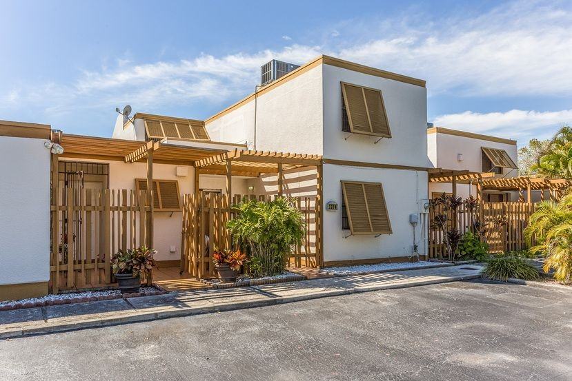 1314 Sw 131st Place Cir E - Photo 2 of 21