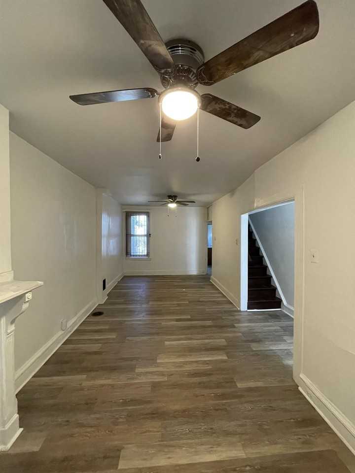 412 N Holly St #1 - Photo 4 of 14