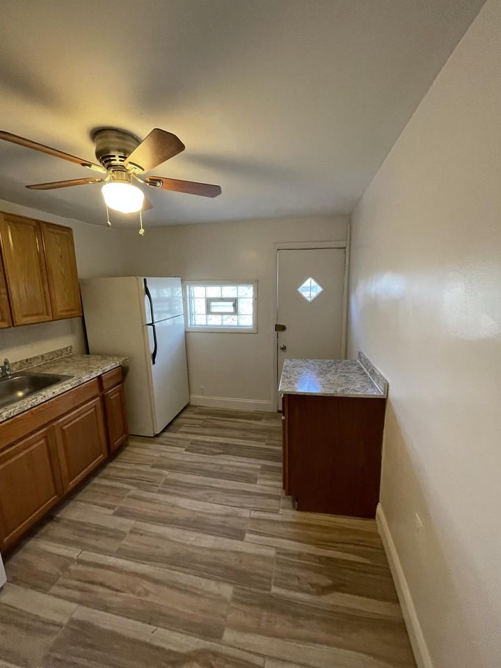 412 N Holly St #1 - Photo 7 of 14