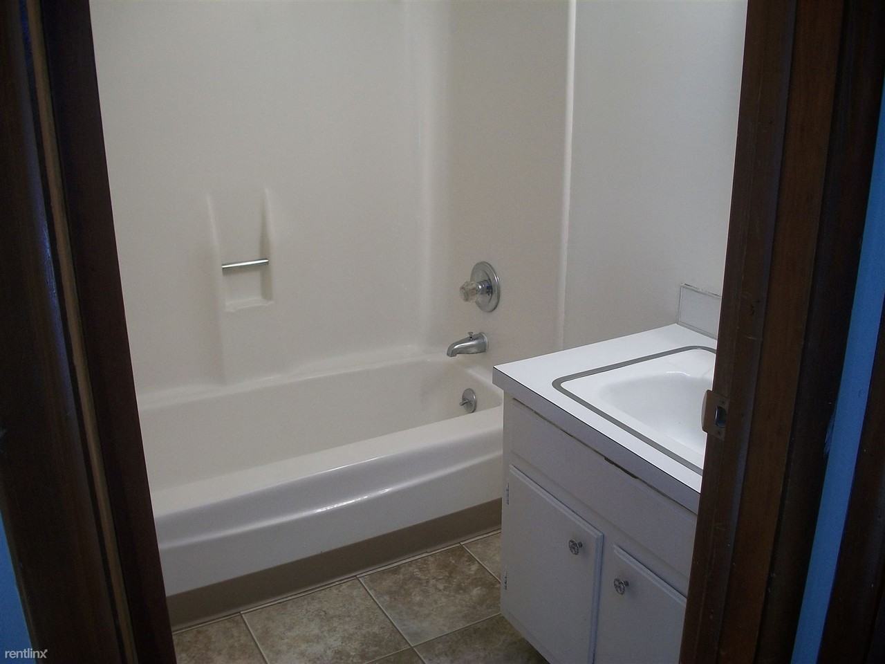 b Drive Apartments 715 b Dr, Bay City, MI 48706 Zumper