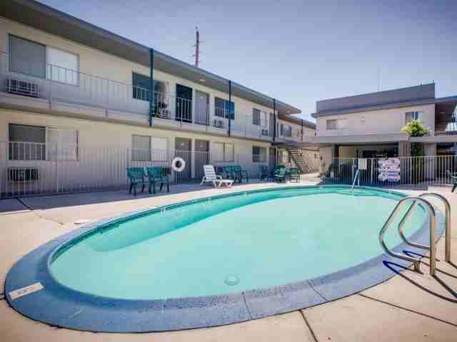 International Apartments - Photo 4 of 21